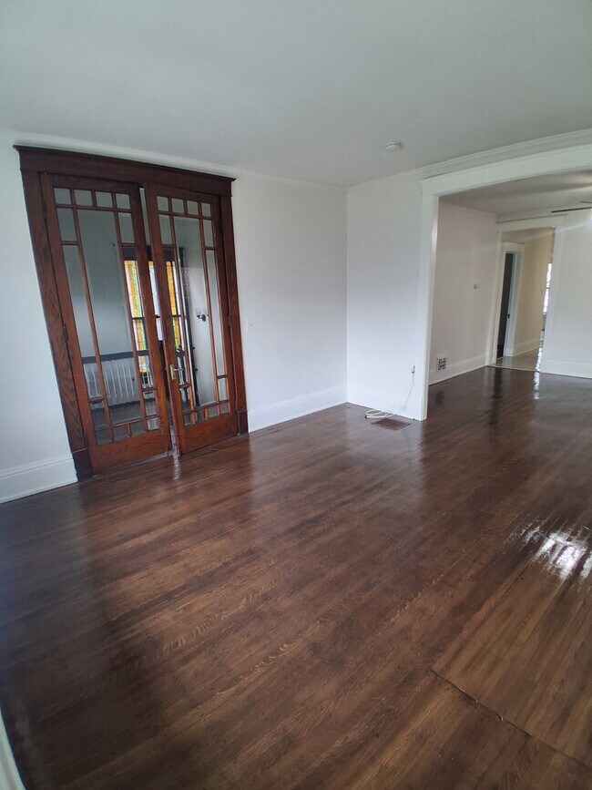 Foto del edificio - 690 E Utica St