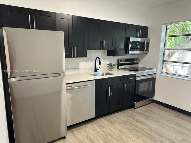 Foto del edificio - 725 NW 1st Ct