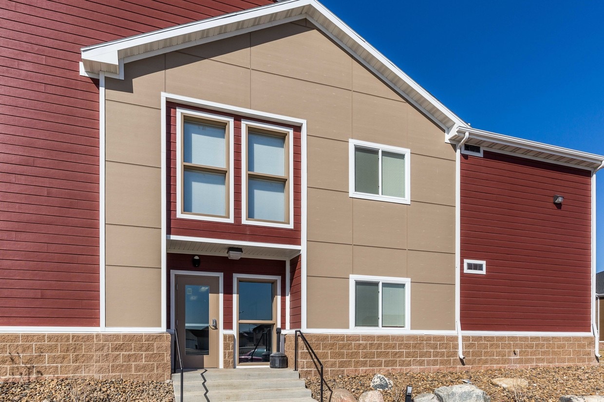 Primary Photo - Crest View Apartments