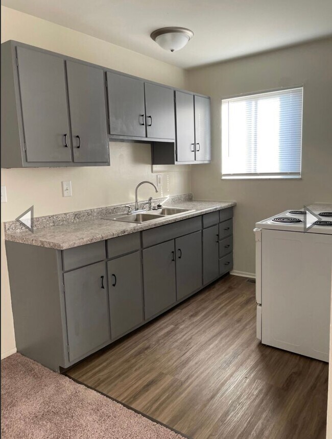 Foto del edificio - 2 bedroom ranch style apartment