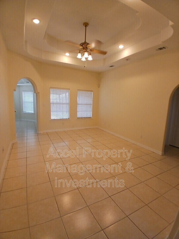 Building Photo - 4909 N Cypress St