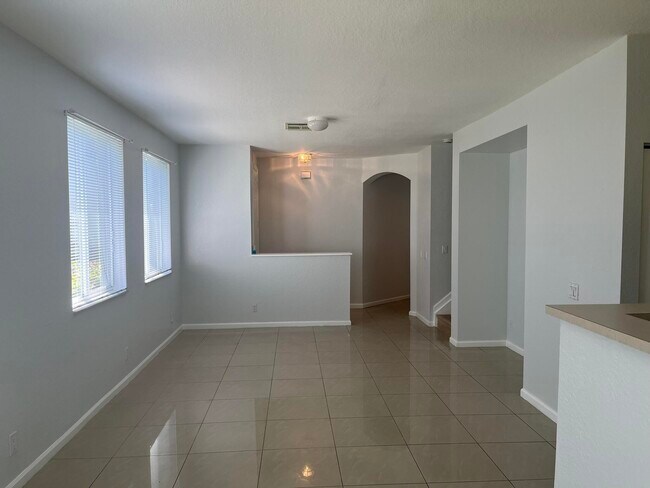 Foto del edificio - 3231 Laurel Ridge Cir