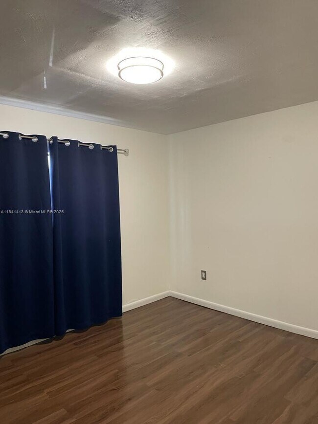 Foto del edificio - 15969 NW 64th Ave