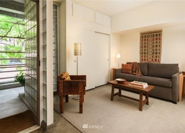 Foto del edificio - 1 br, 1 bath House - 1425 Western Ave S 303