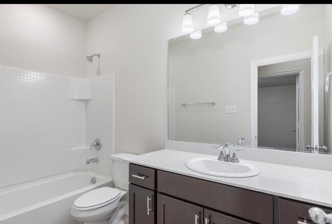 Foto del edificio - 428 Edward Rd