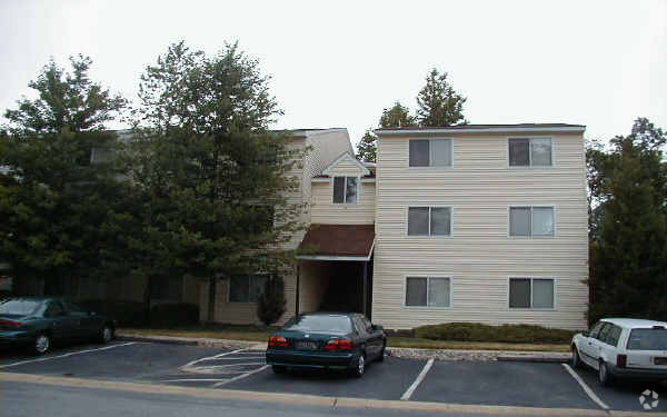 Building Photo - The Elms Apts