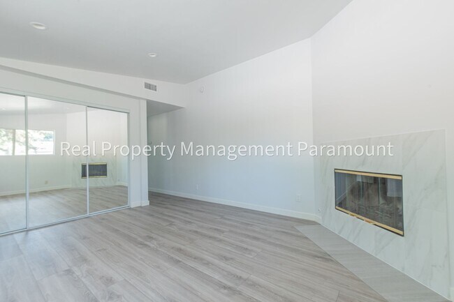 Foto del edificio - 17314 Bircher St