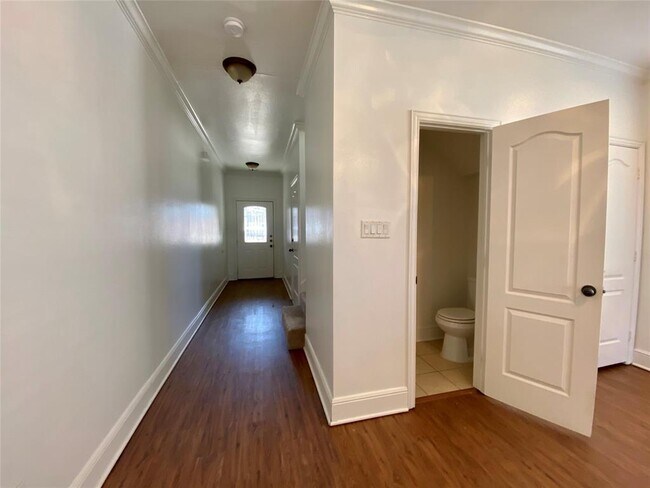 Building Photo - 216 Pecan Holw