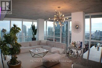 Building Photo - 88 Blue Jays Way