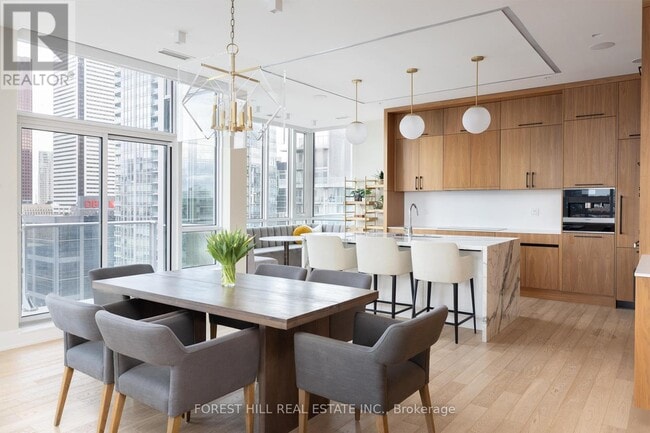 Photo du bâtiment - 199 Richmond St W