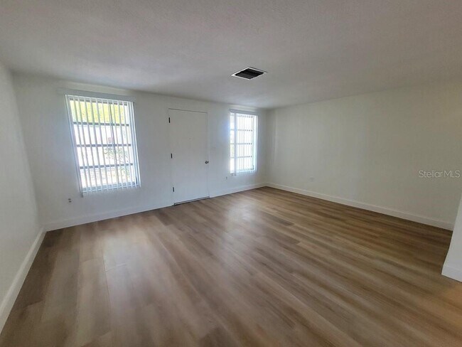 Foto del edificio - 10329 Castalie Dr