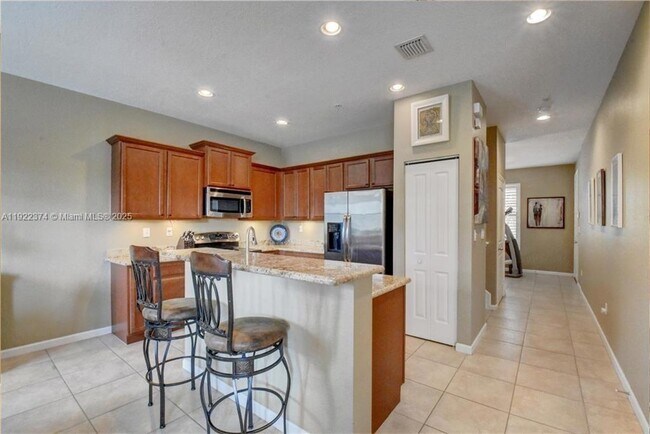 Foto del edificio - 256 SW 6th Ct