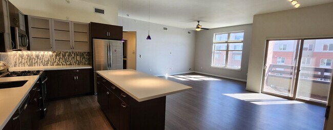 Building Photo - Lovely Fort Collins Condo!
