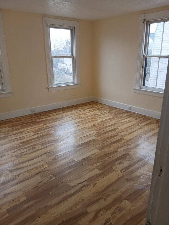 Building Photo - Wonderful family home on Dead end street.  West Price Hill.  Fully Updated 3-4 BR.