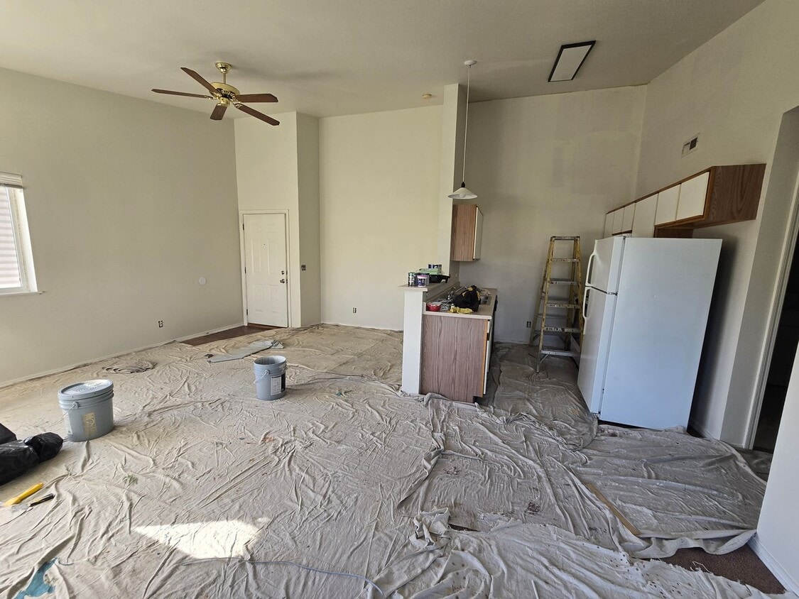 Building Photo - 693 Paradise Pl