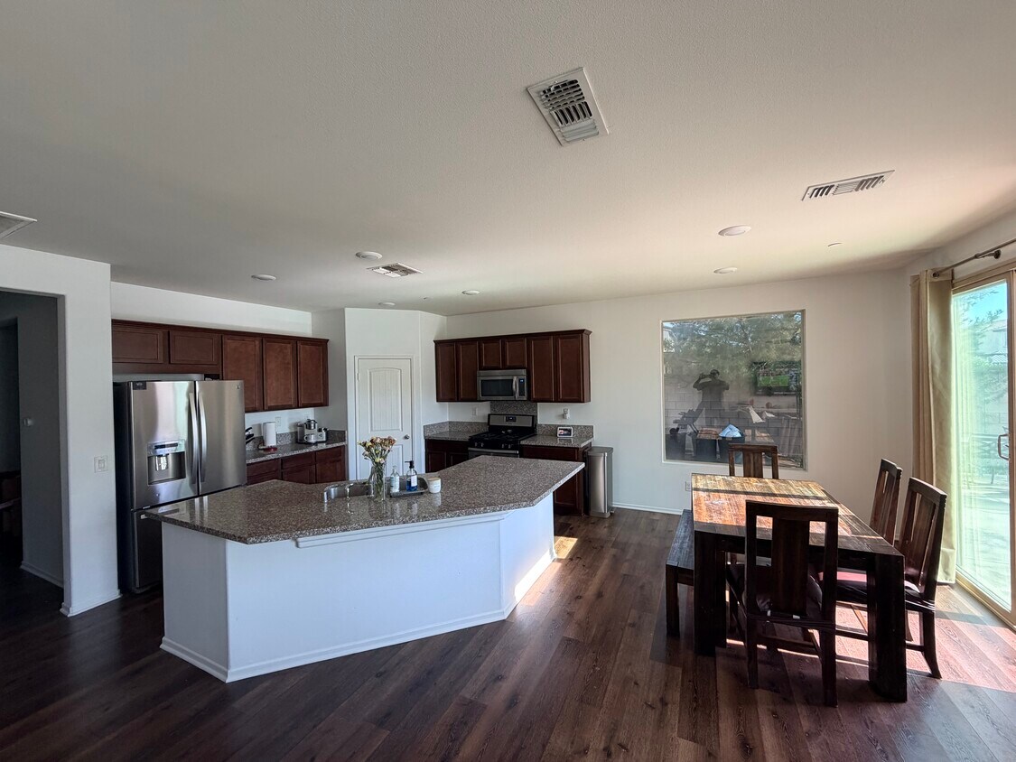 Foto del edificio - 1119 Laguna St