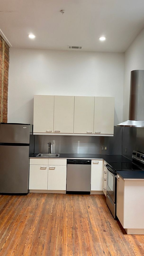 Building Photo - 829 S Railroad Ave