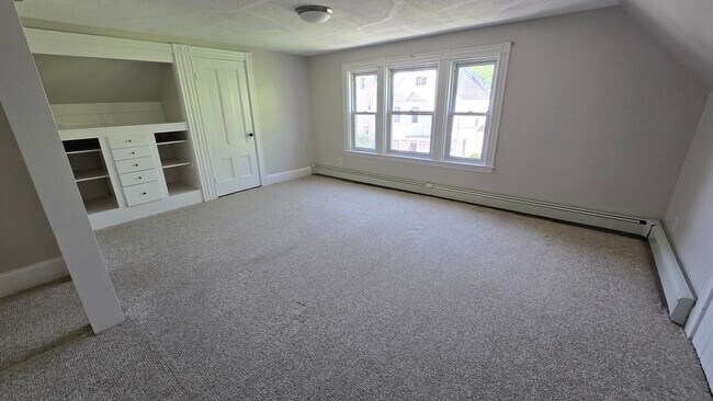 Building Photo - 33 Ashfield St