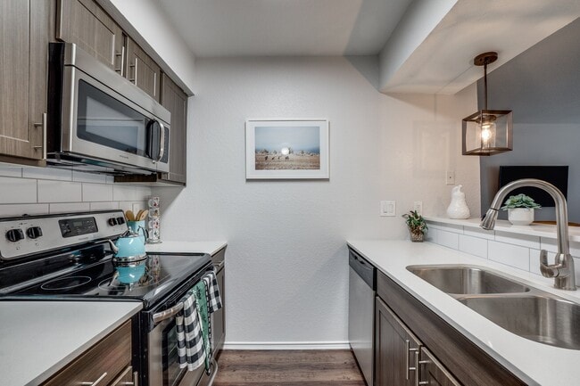 Building Photo - Tenison at White Rock