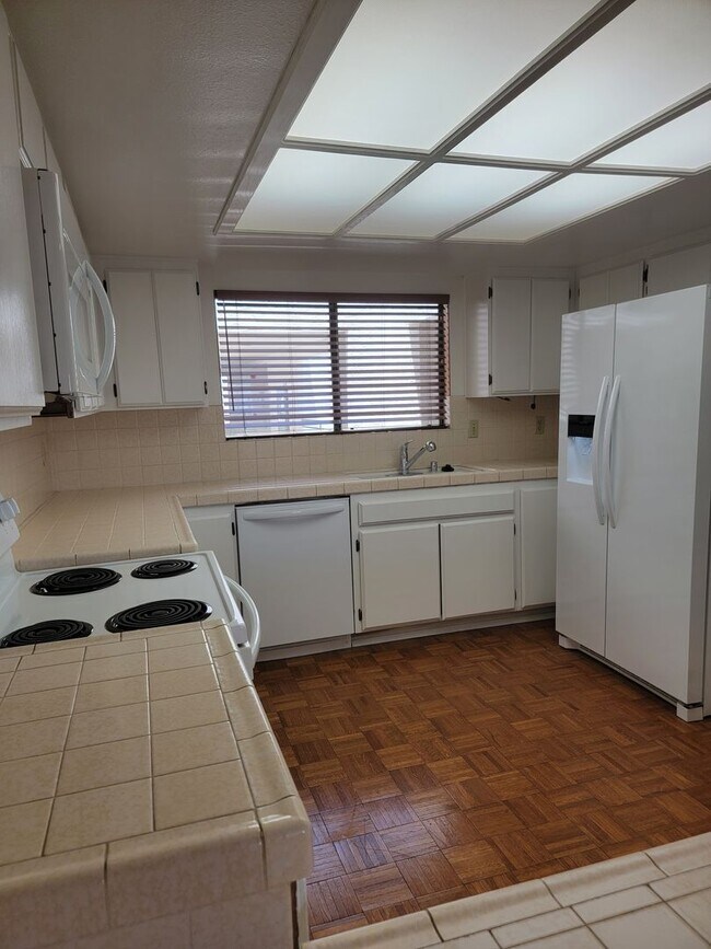 Foto del edificio - 2 BR / 2 BA Condo with Spectacular Views Near Patrick Henry High School