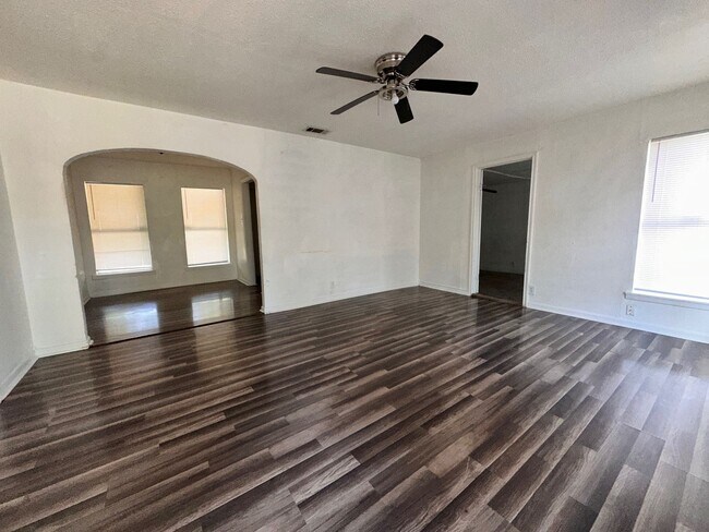 Building Photo - Cozy 3 bedroom house
