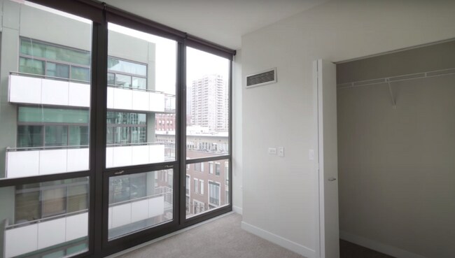 Building Photo - 707 W Wayman St