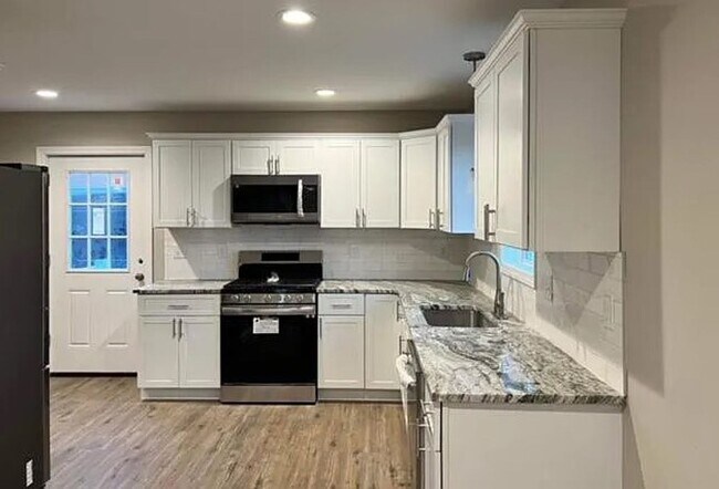 Foto del edificio - 121-123 Putnam Circle