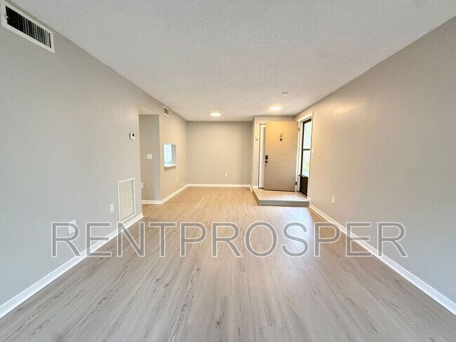 Building Photo - 3290 S Semoran Blvd