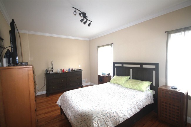 Foto del edificio - 135 Poplar St