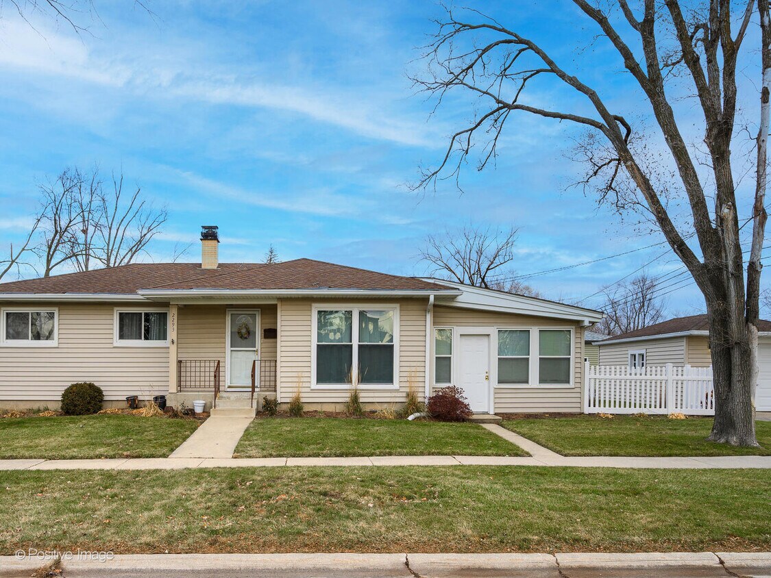 2293 S Scott St, Des Plaines, IL 60018 House Rental in Des Plaines