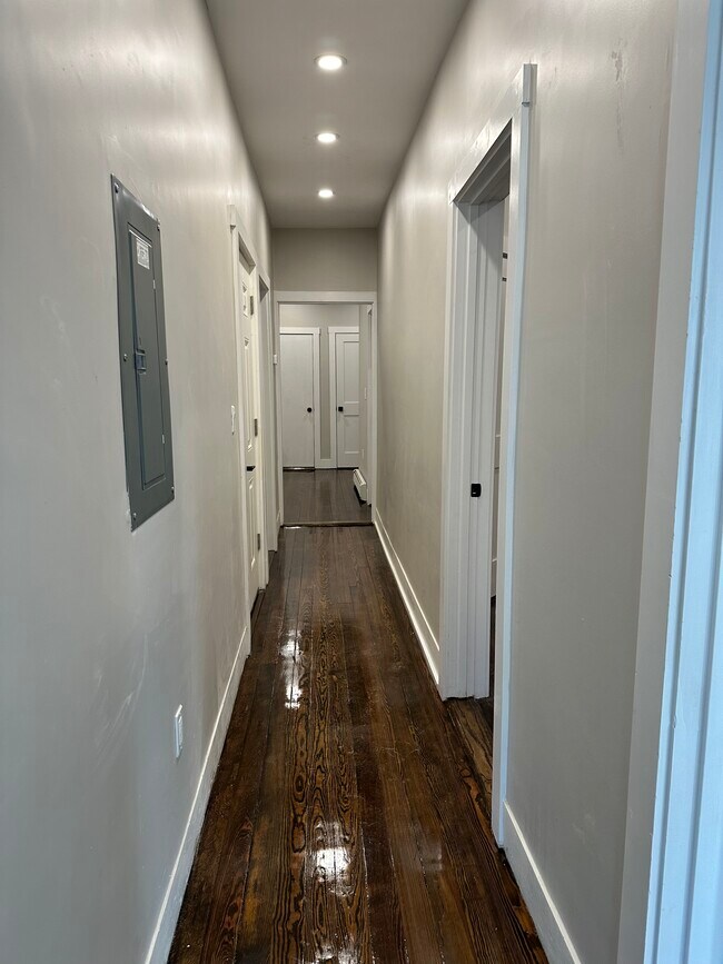 Building Photo - 5 Carson St