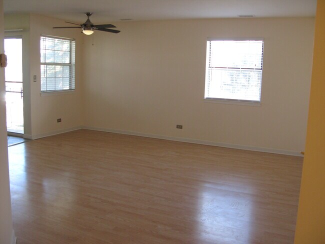 Building Photo - 93 N Victoria Ln