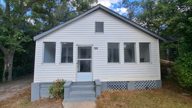 Building Photo - 389 Quick St