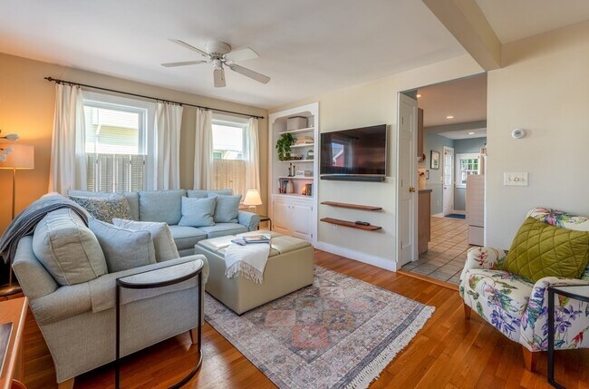 Building Photo - 5 Addison St