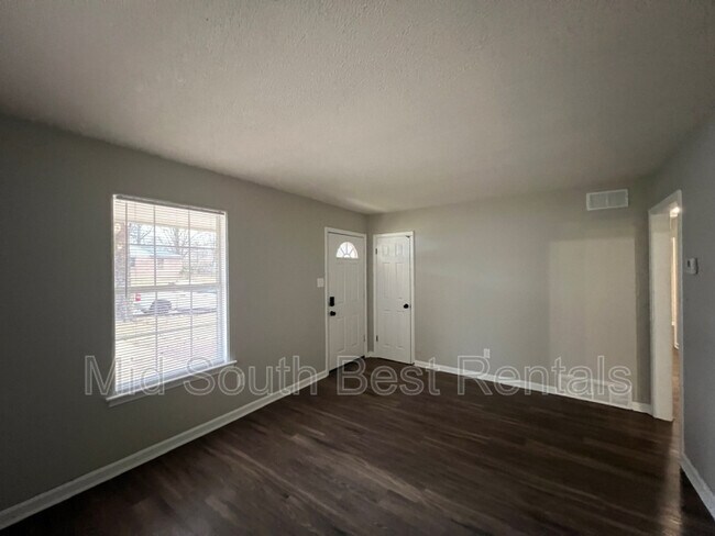 Building Photo - 2293 Sharon Ln