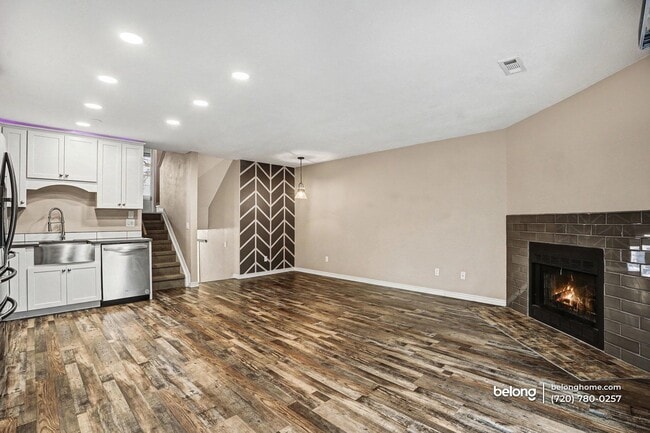 Building Photo - 2355 Villa Rosa Dr