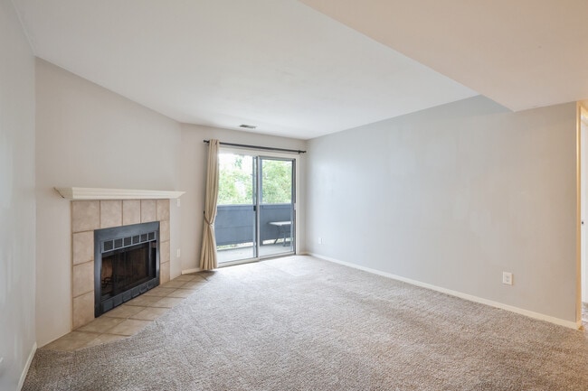 Building Photo - 4682 White Rock Cir