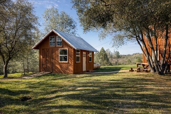 Building Photo - 20250 Vineyard Ln