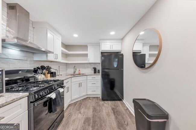 Foto del edificio - 243 N Georgia Ave