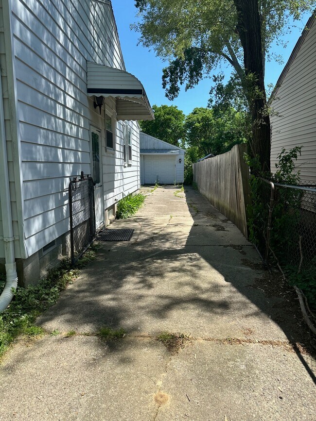 Foto del edificio - 243 W Cornell Ave