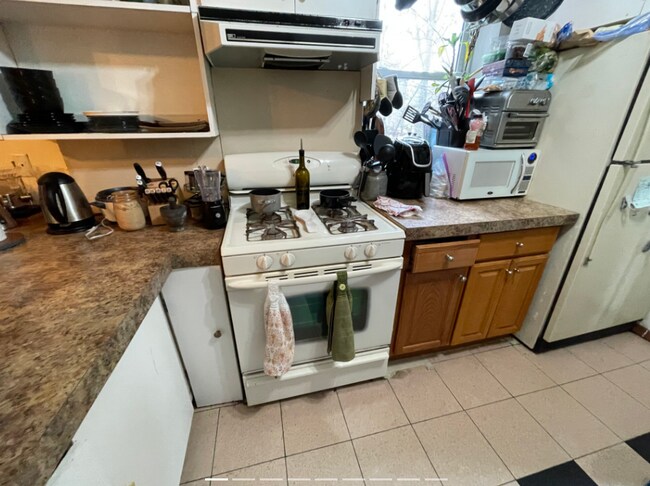 Building Photo - 46 Park Vale Ave