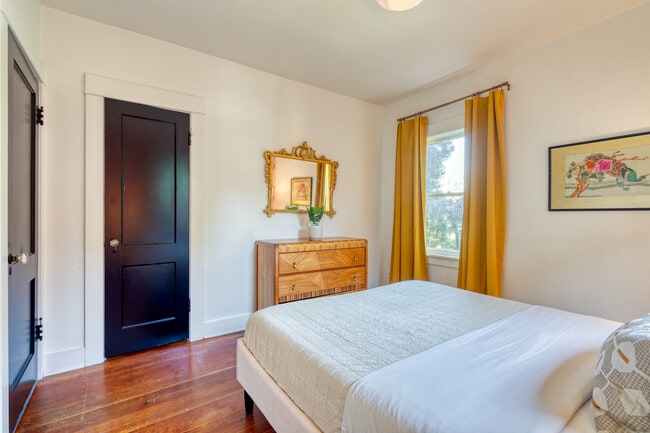 Foto del edificio - 2215 SE Powell Blvd