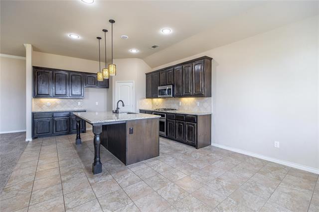 Building Photo - 637 Peach Ln