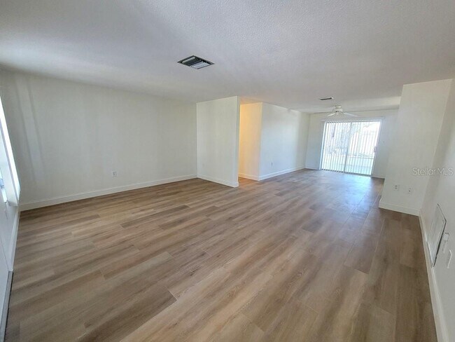 Foto del edificio - 10329 Castalie Dr