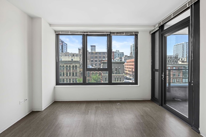 Photo - 152 W Superior St