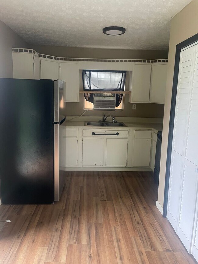 Building Photo - Oak Ridge 37830 - 2 bedroom, 1 bath home -...