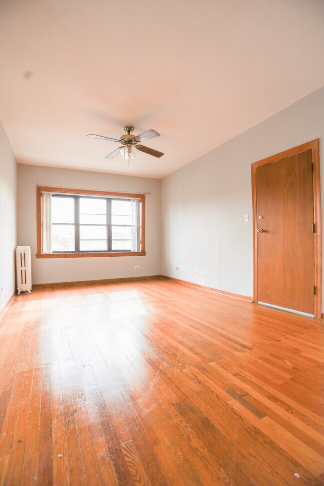 Foto del edificio - 1348 W Foster Ave
