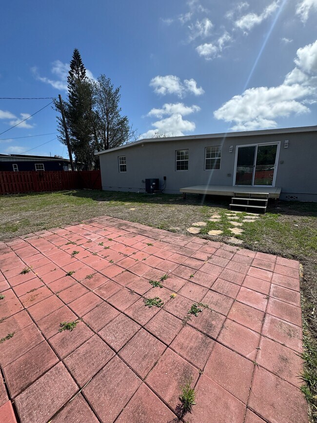 Building Photo - 904 Kensington Dr