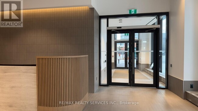 Photo du bâtiment - 395 Square One Dr