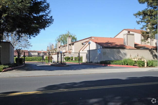 Foto del edificio - Vintage Grove Townhouses